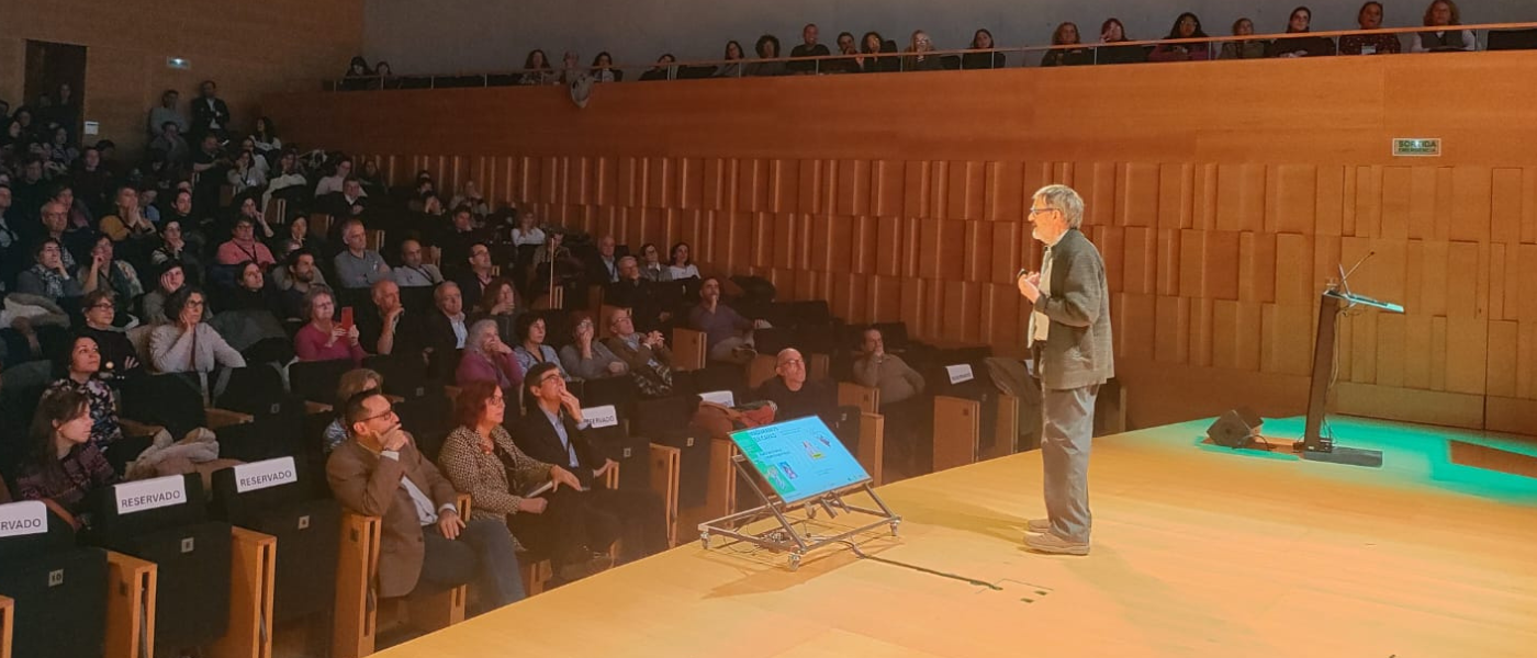 La primera jornada del Congreso de Comunicación y Salud en Girona cierra con una inauguración centrada en el arte, la resiliencia y la diversidad